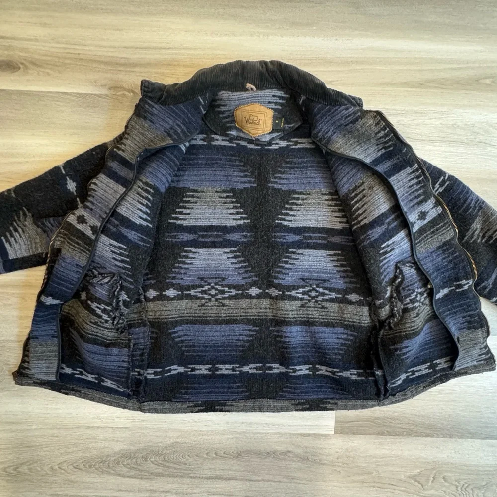 Vintage Woolrich Navajo-style full-zip jacket in an Aztec/southwestern pattern - Picture 4 of 10